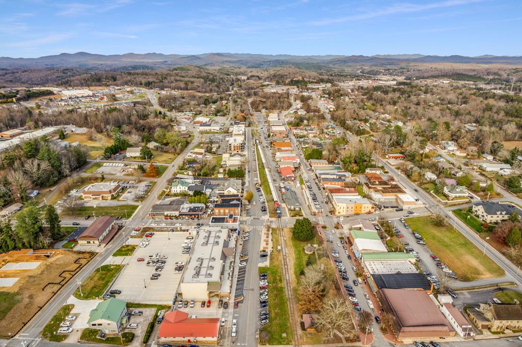 Morganton, Georgia, 30560, United States, 3 Bedrooms Bedrooms, ,4 BathroomsBathrooms,Residential,For Sale,1858984
