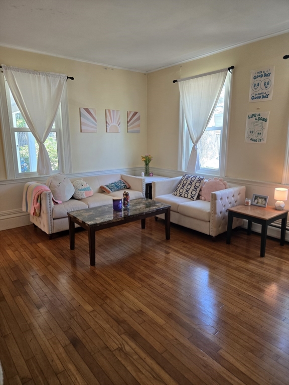 Amherst, Massachusetts, 01002, United States, 5 Bedrooms Bedrooms, ,2 BathroomsBathrooms,Residential,For Sale,1979386