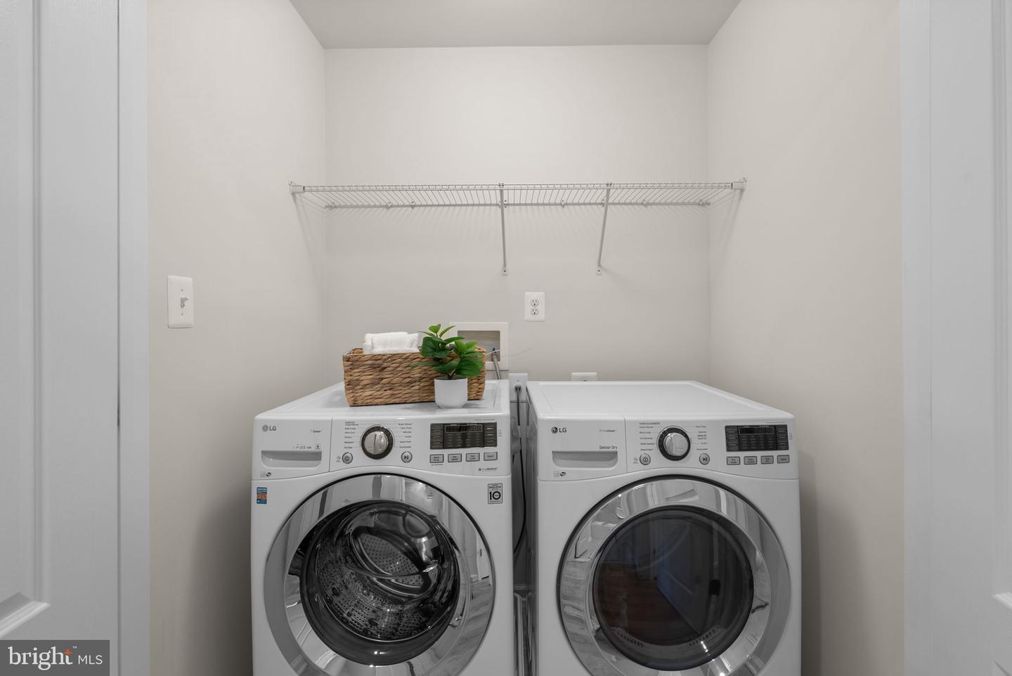 Elkridge, Maryland, 21075, United States, 4 Bedrooms Bedrooms, ,4 BathroomsBathrooms,Residential,For Sale,2002050