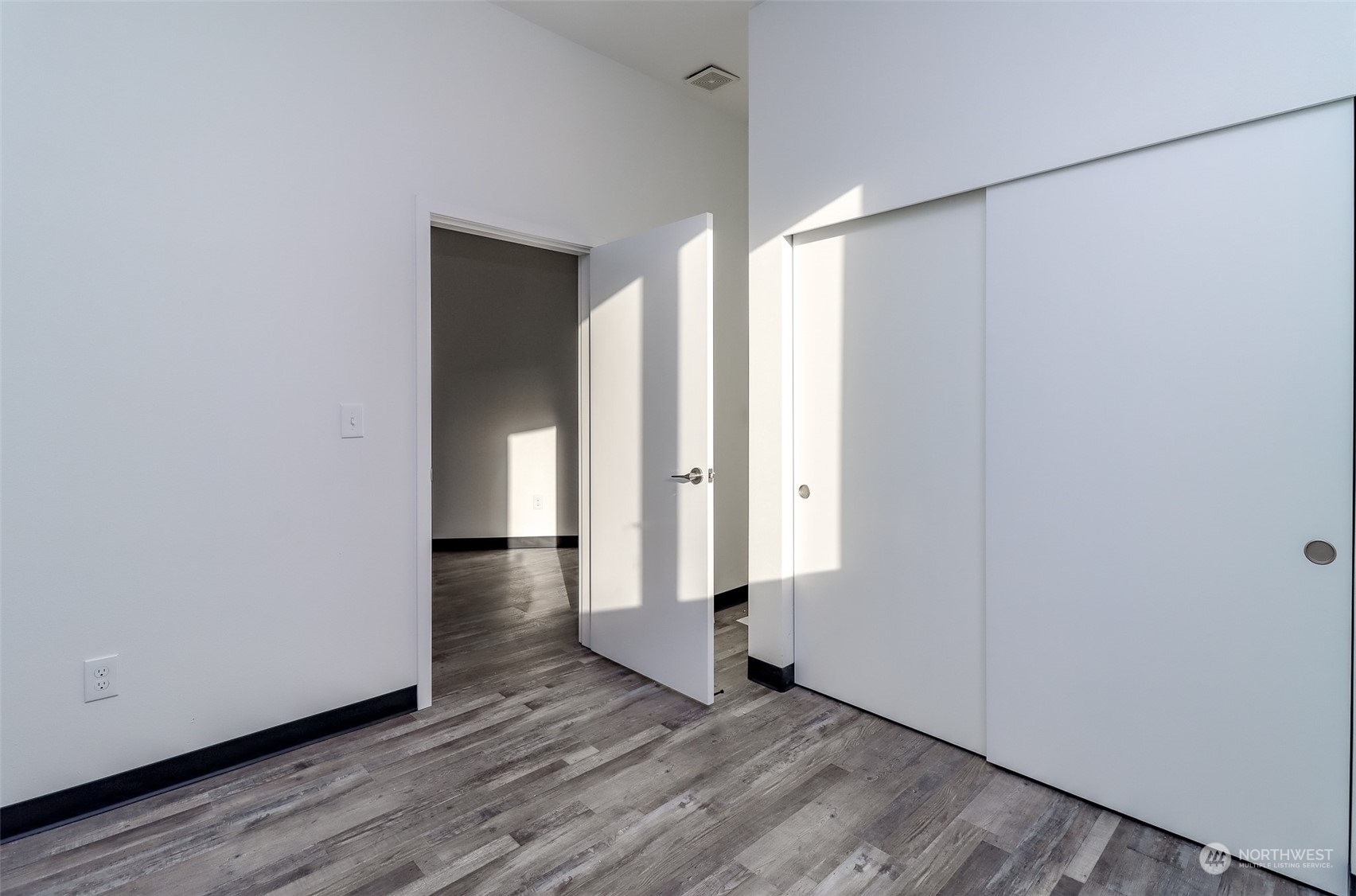 Seattle, Washington, 98108, United States, ,Residential,For Sale,1824067