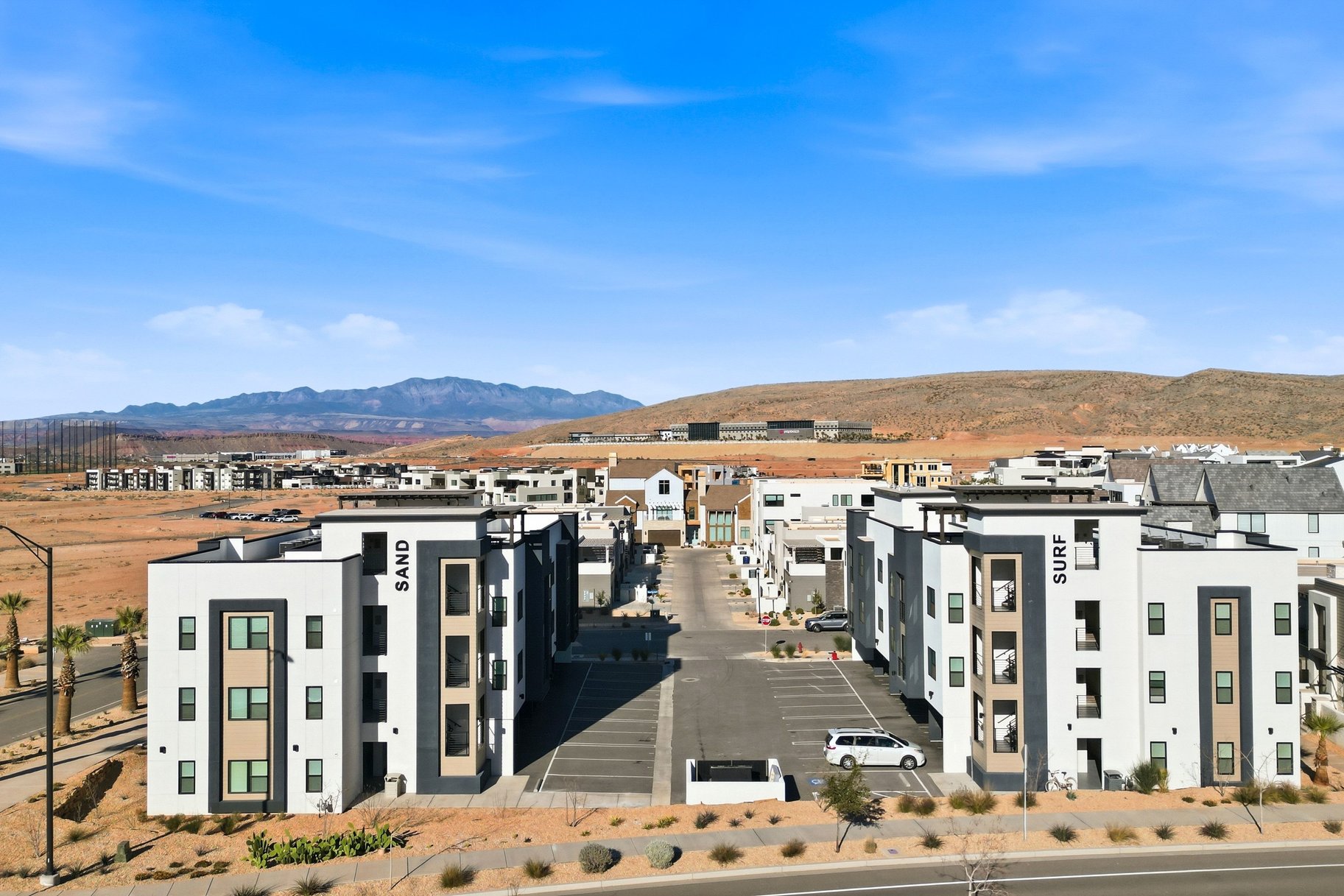  Top-Floor Desert Color Retreat With Lagoon Access & Views - 物件實景