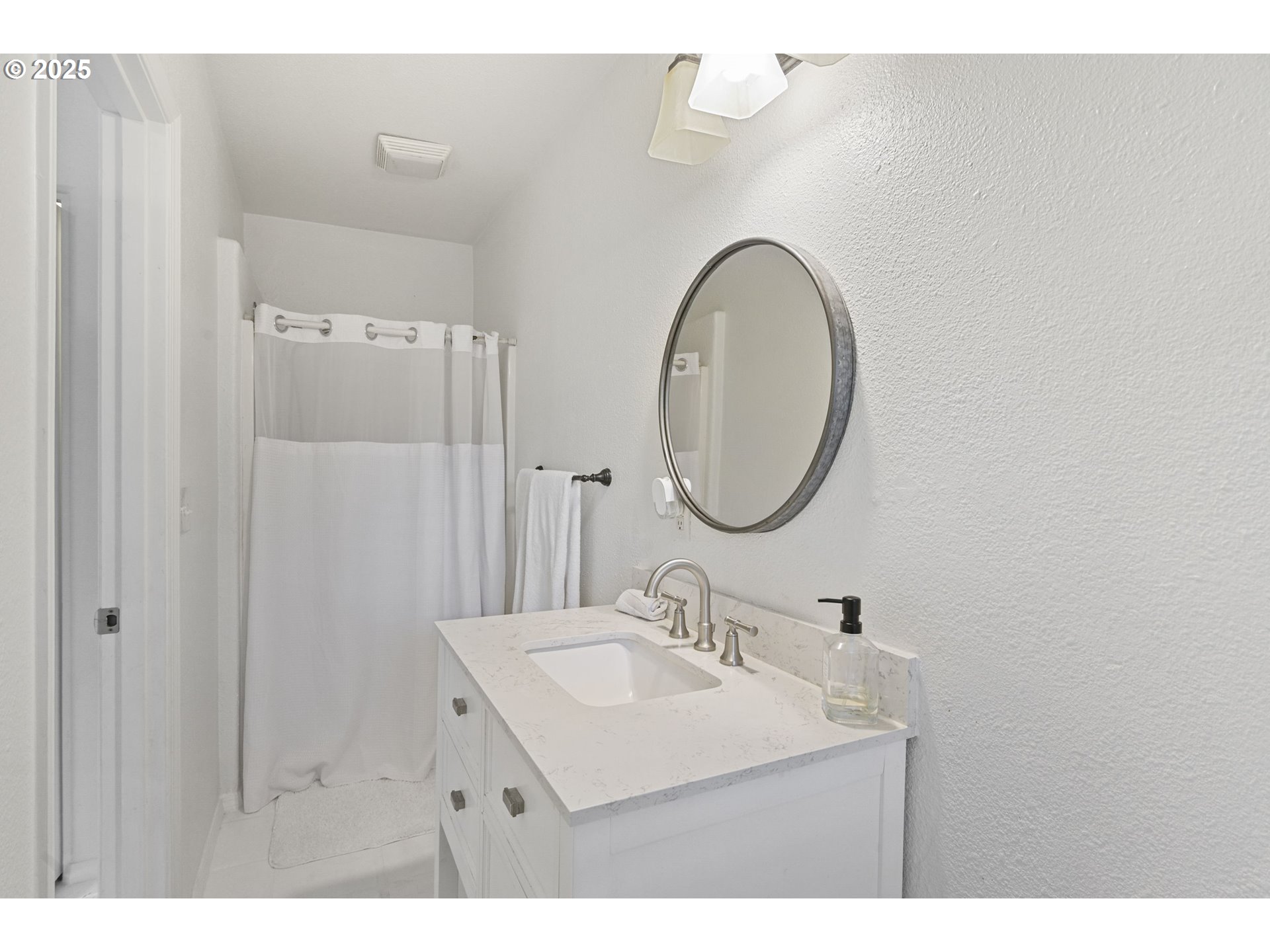 Vancouver, Washington, 98686, United States, 6 Bedrooms Bedrooms, ,3 BathroomsBathrooms,Residential,For Sale,1989368