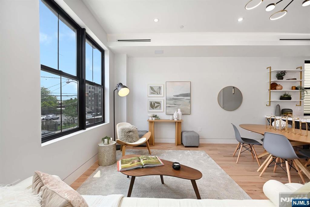 Jersey City, New Jersey, 07305, United States, 3 Bedrooms Bedrooms, ,2 BathroomsBathrooms,Residential,For Sale,1907522