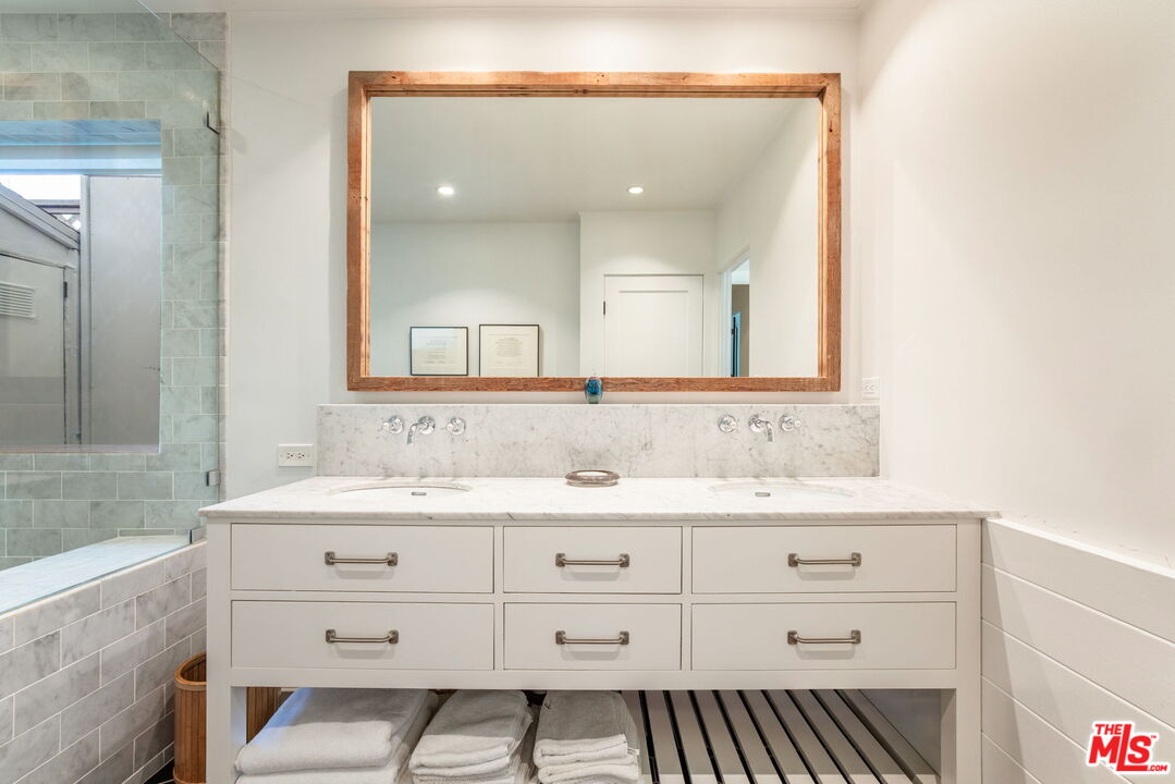 West Hollywood, California, 90048, United States, 3 Bedrooms Bedrooms, ,1 BathroomBathrooms,Residential,For Sale,1828298