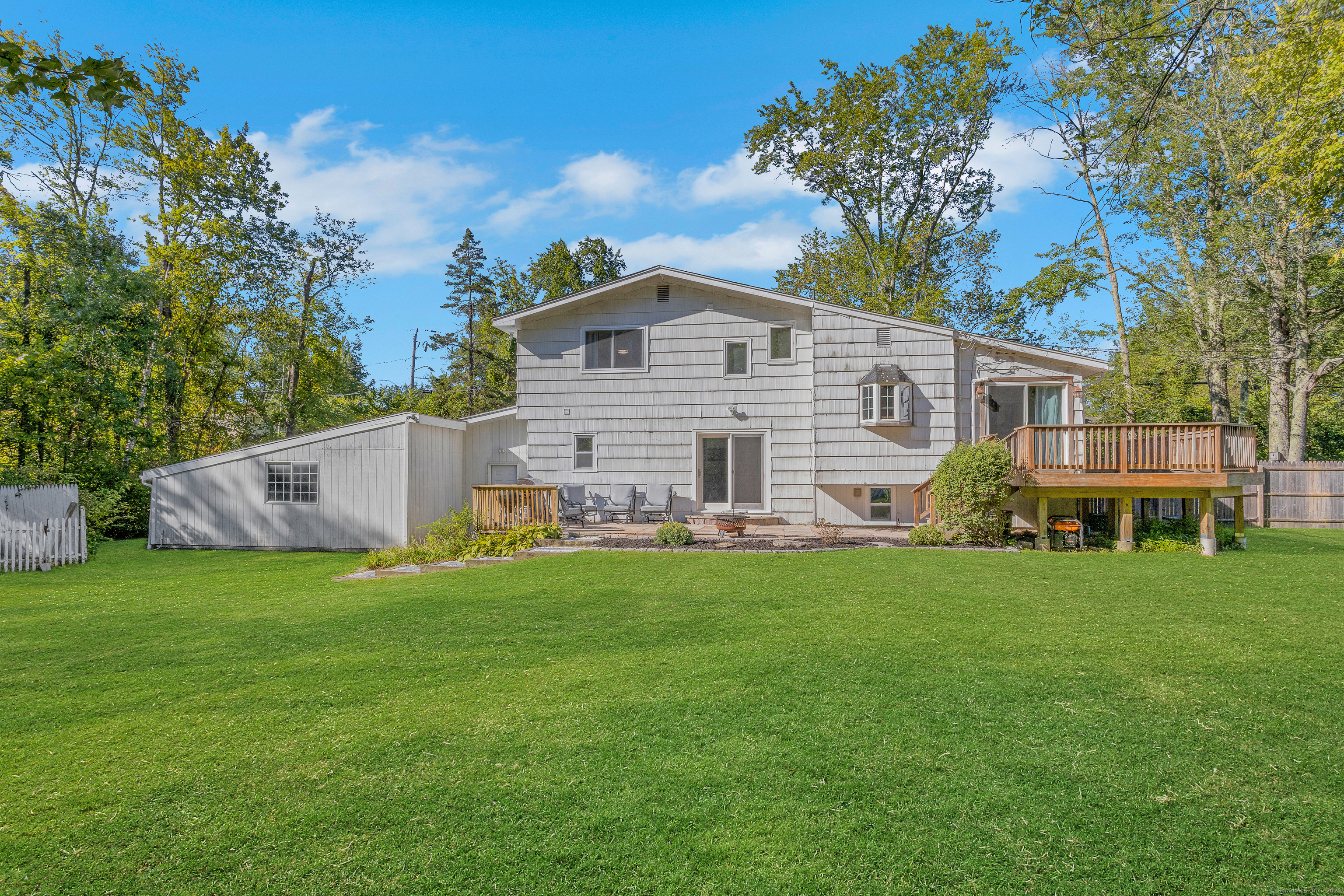 Brookfield, Connecticut, 06804, United States, 3 Bedrooms Bedrooms, ,2 BathroomsBathrooms,Residential,For Sale,1934306