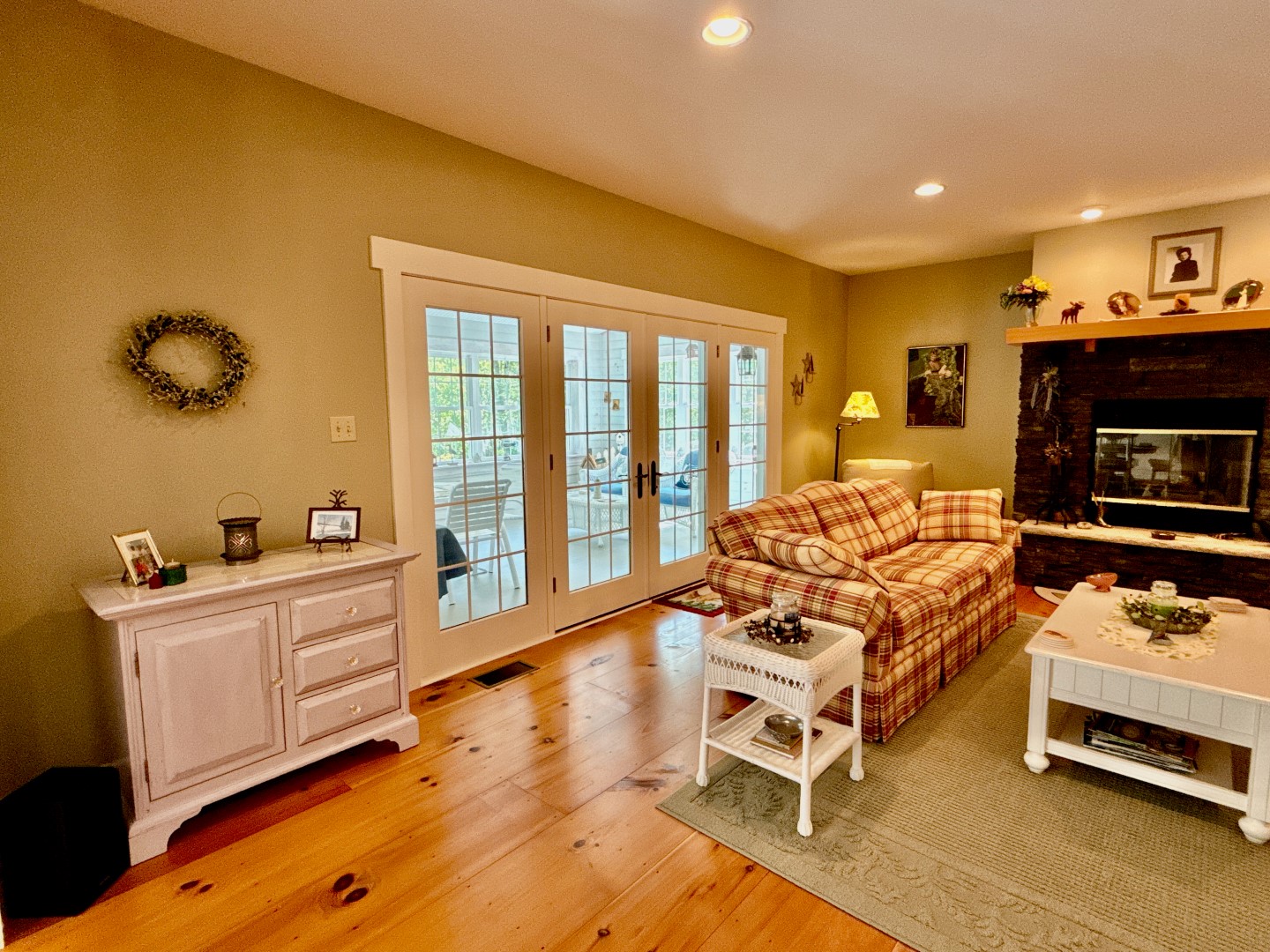 Hawley, Pennsylvania, 18428, United States, 3 Bedrooms Bedrooms, ,4 BathroomsBathrooms,Residential,For Sale,1846687