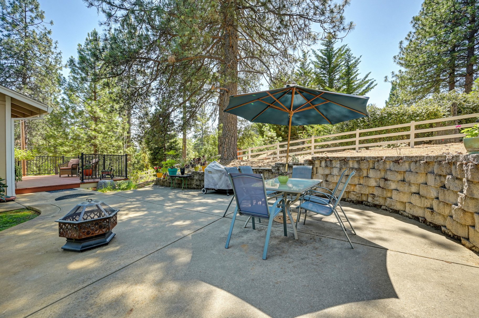  Immaculately Maintained Country Retreat on Acreage with pond - 物件實景