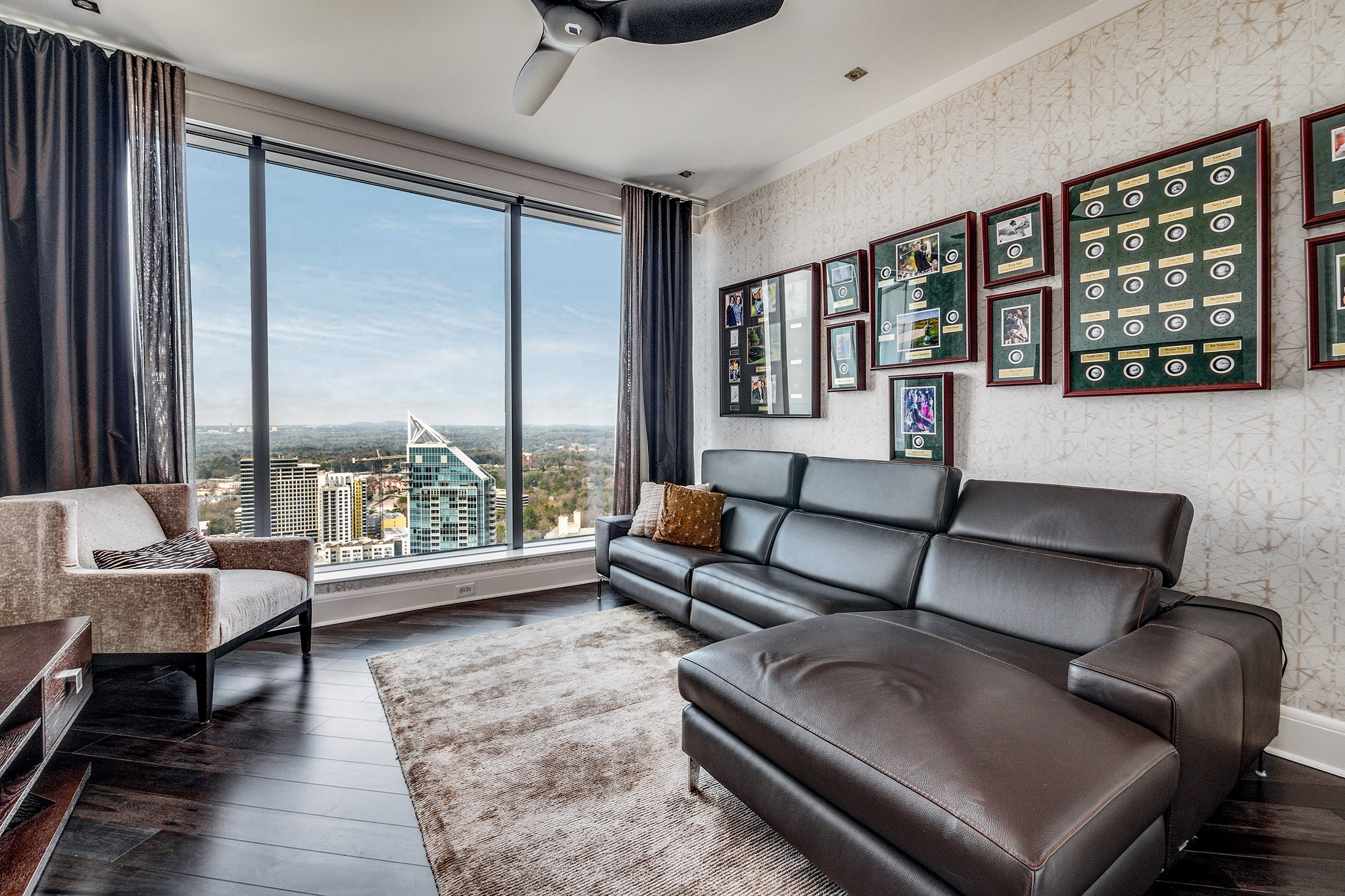  Exceptional Corner Unit with Stunning Skyline Views - 物件實景