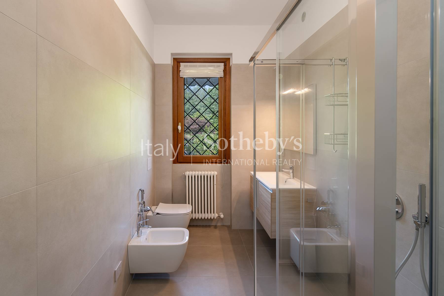  Prestigious residence with a magnificent landscaped garden. - 物件實景