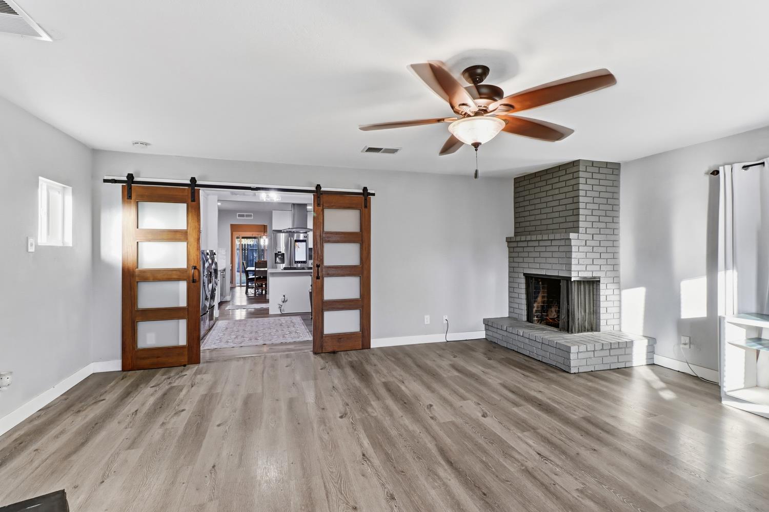 Sacramento, California, 95826, United States, 3 Bedrooms Bedrooms, ,2 BathroomsBathrooms,Residential,For Sale,1991468