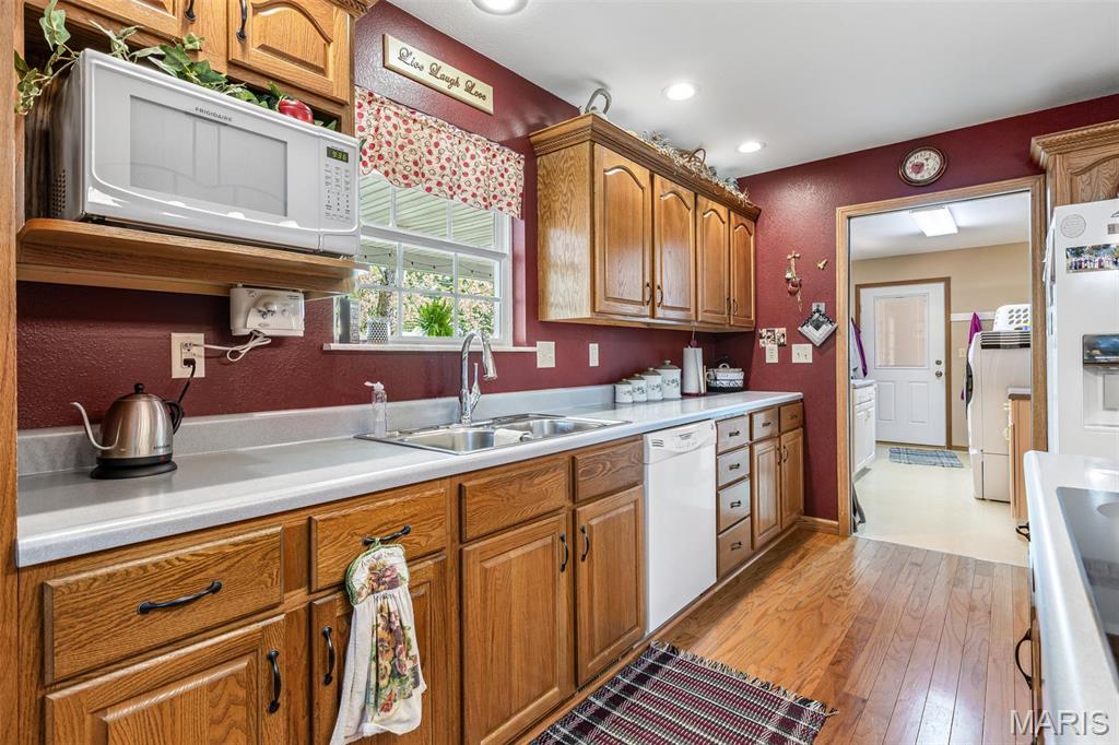 Farmington, Missouri, 63640, United States, 4 Bedrooms Bedrooms, ,3 BathroomsBathrooms,Residential,For Sale,1941808