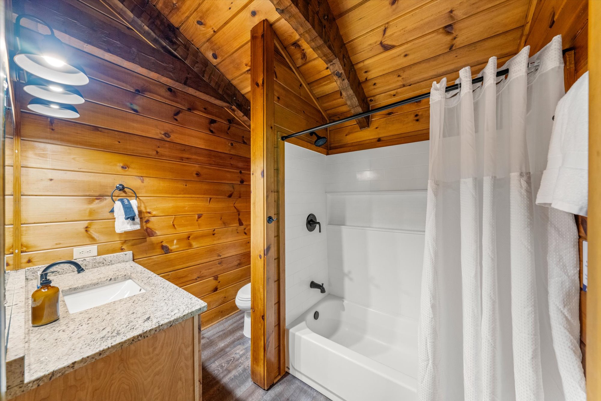 Sevierville, Tennessee, 37876, United States, 2 Bedrooms Bedrooms, ,3 BathroomsBathrooms,Residential,For Sale,1981706