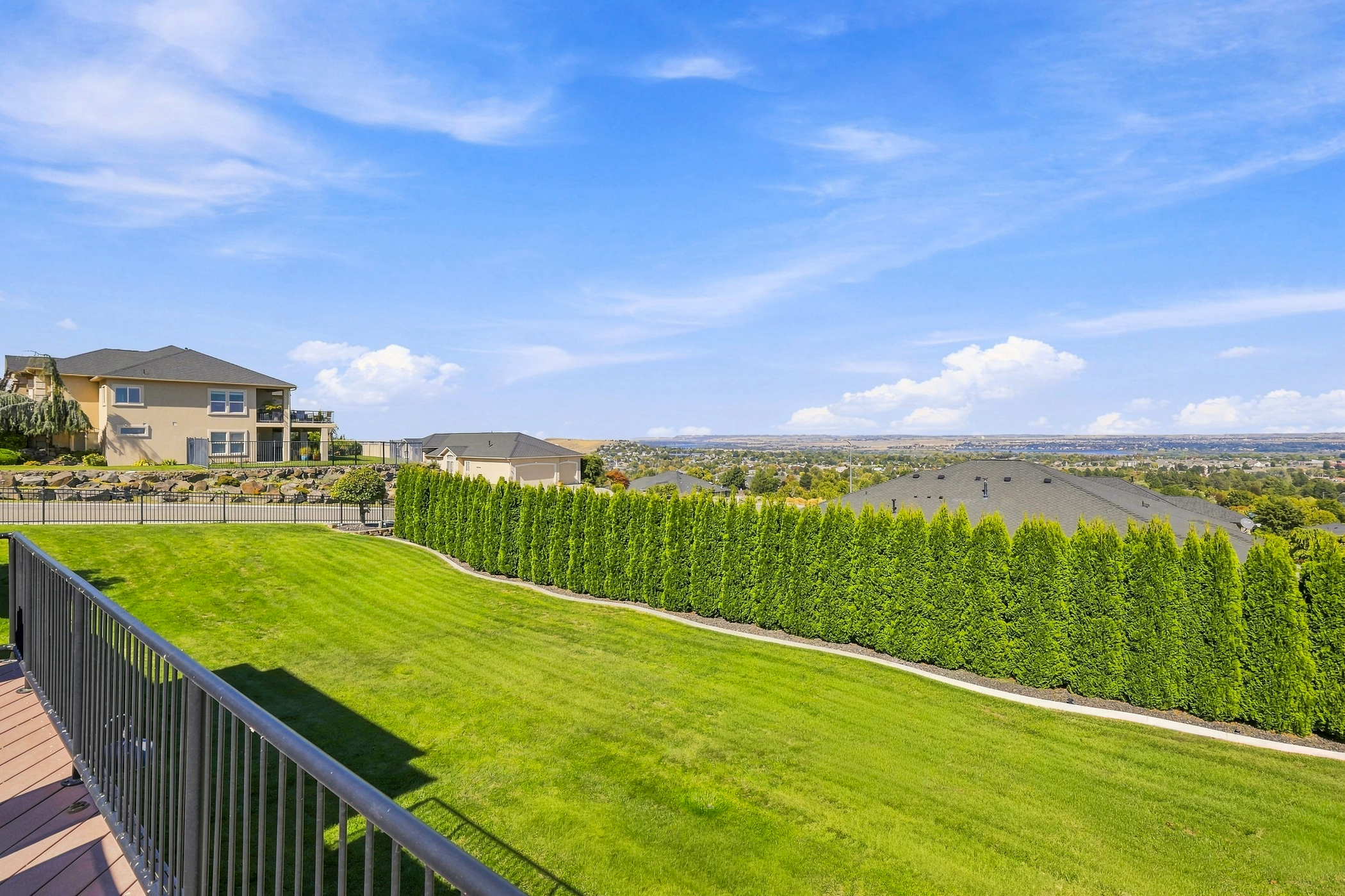  Welcome to 292 Meadow Hills Dr - 物件實景
