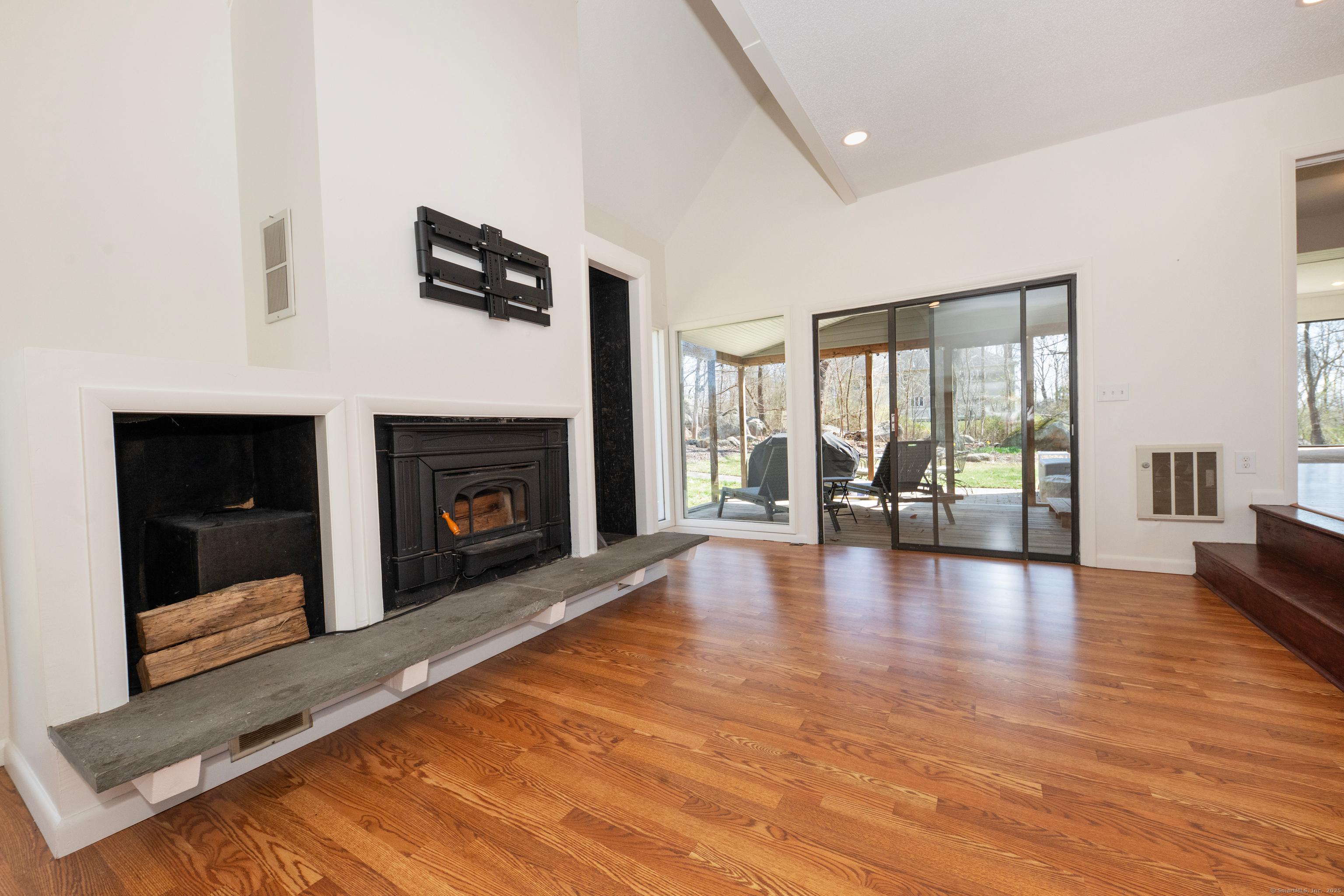 Guilford, Connecticut, 06437, United States, 3 Bedrooms Bedrooms, ,2 BathroomsBathrooms,Residential,For Sale,1935786