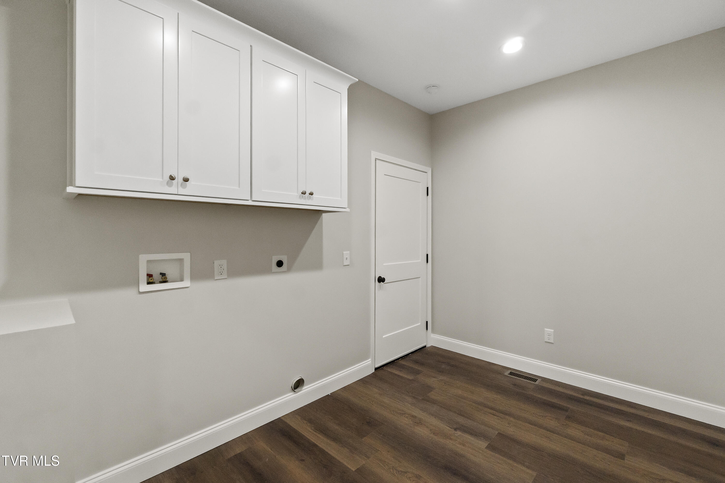 Greeneville, Tennessee, 37745, United States, 3 Bedrooms Bedrooms, ,2 BathroomsBathrooms,Residential,For Sale,1935533