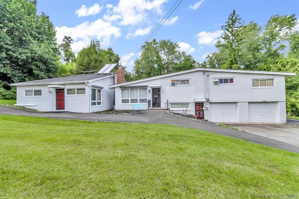 Brookfield, Connecticut, 06804, United States, 4 Bedrooms Bedrooms, ,2 BathroomsBathrooms,Residential,For Sale,1730338