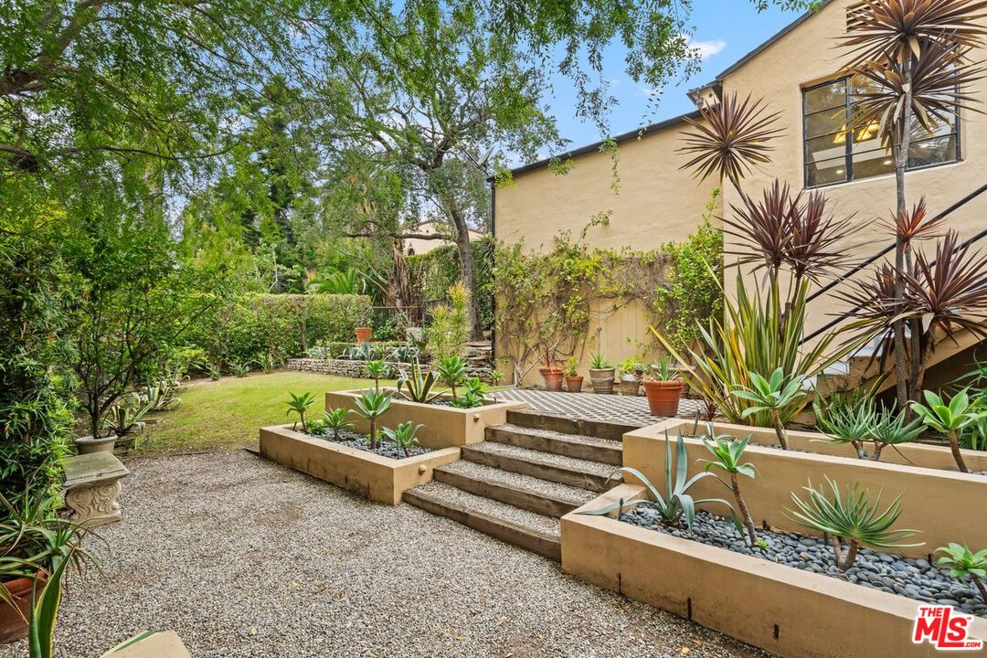Los Angeles, California, 90027, United States, 4 Bedrooms Bedrooms, ,4 BathroomsBathrooms,Residential,For Sale,1898914