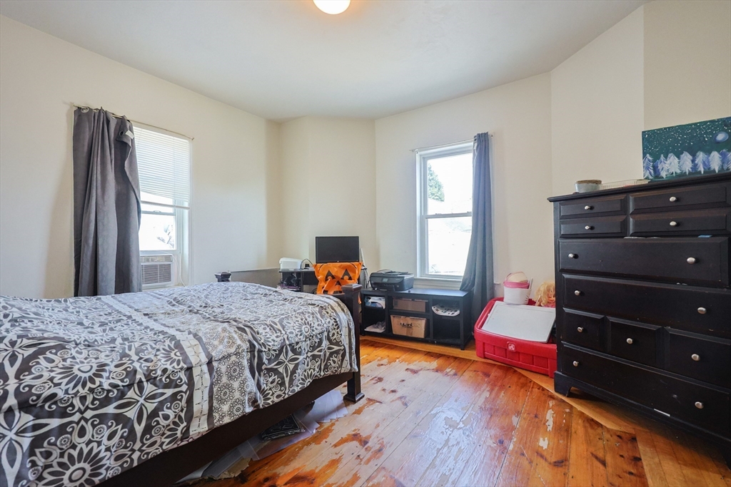 Lowell, Massachusetts, 01854, United States, 9 Bedrooms Bedrooms, ,3 BathroomsBathrooms,Residential,For Sale,1926214