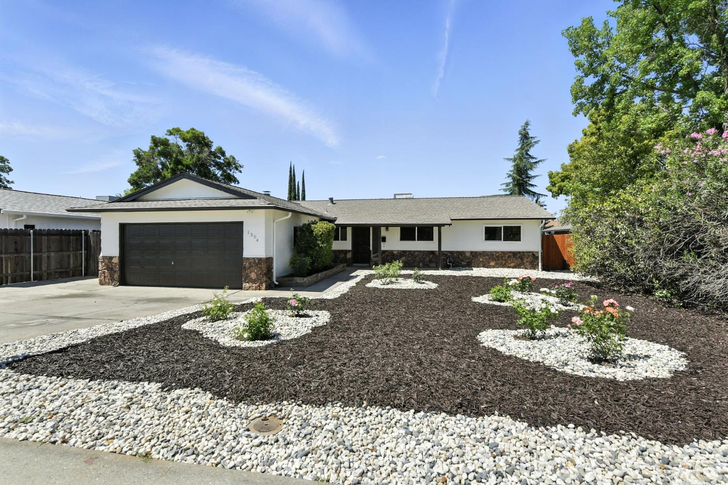 Roseville, California, 95678, United States, 4 Bedrooms Bedrooms, ,2 BathroomsBathrooms,Residential,For Sale,1891756