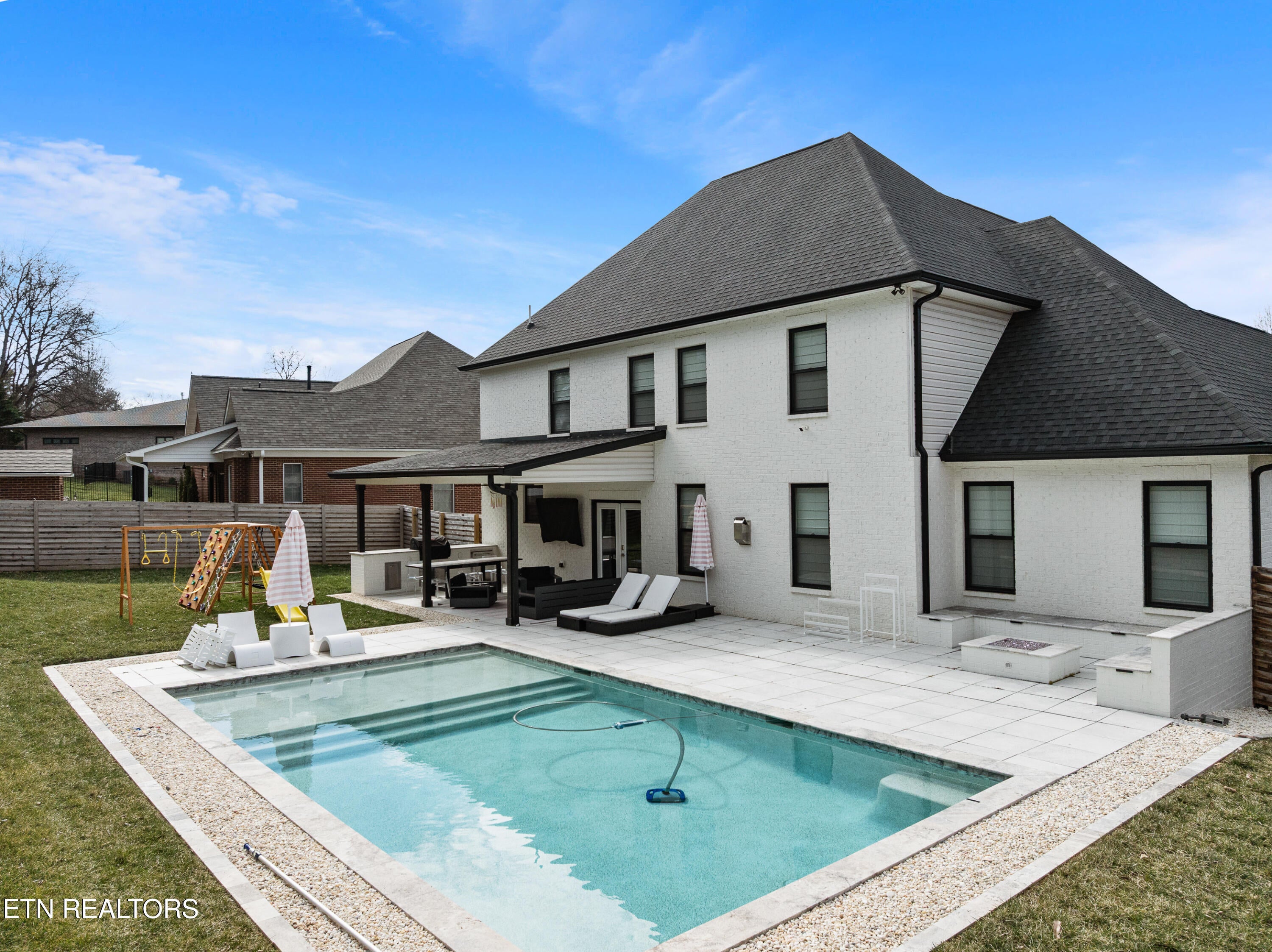 Maryville, Tennessee, 37803, United States, 4 Bedrooms Bedrooms, ,3 BathroomsBathrooms,Residential,For Sale,1721654