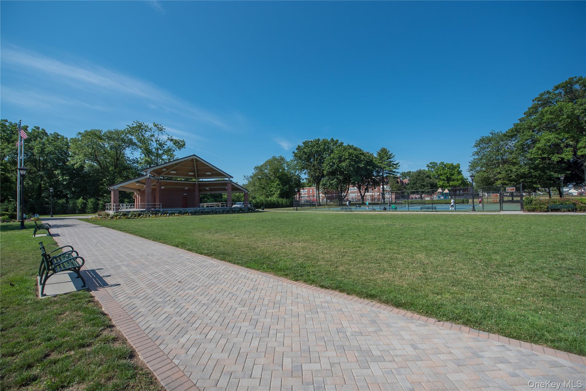  375 Latham Road, Mineola, NY, 11501 - 物件實景