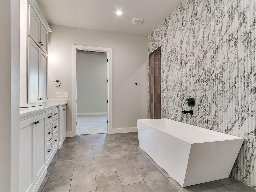 Edmond, Oklahoma, 73025, United States, 4 Bedrooms Bedrooms, ,4 BathroomsBathrooms,Residential,For Sale,1981952