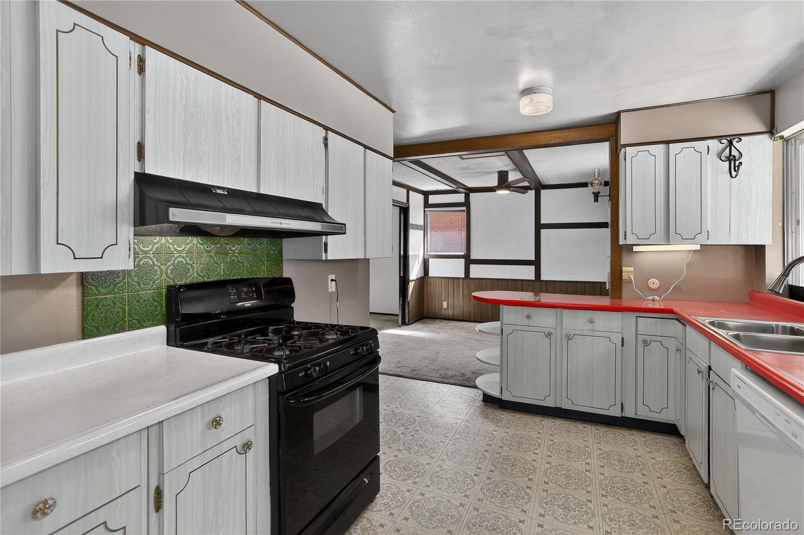 Arvada, Colorado, 80004, United States, 3 Bedrooms Bedrooms, ,1 BathroomBathrooms,Residential,For Sale,1960914