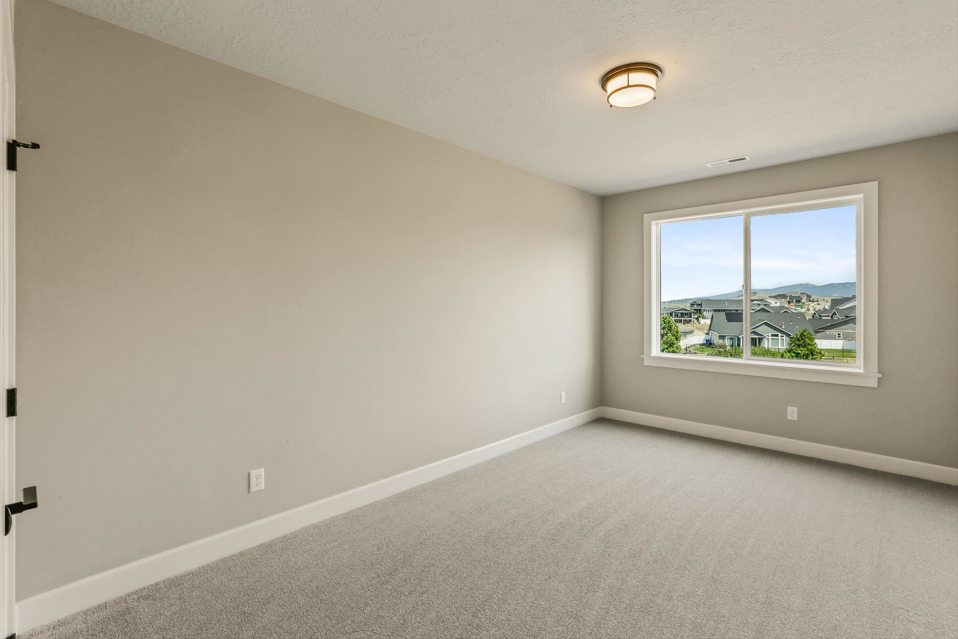 Spokane, Washington, 99223, United States, 5 Bedrooms Bedrooms, ,4 BathroomsBathrooms,Residential,For Sale,1999672