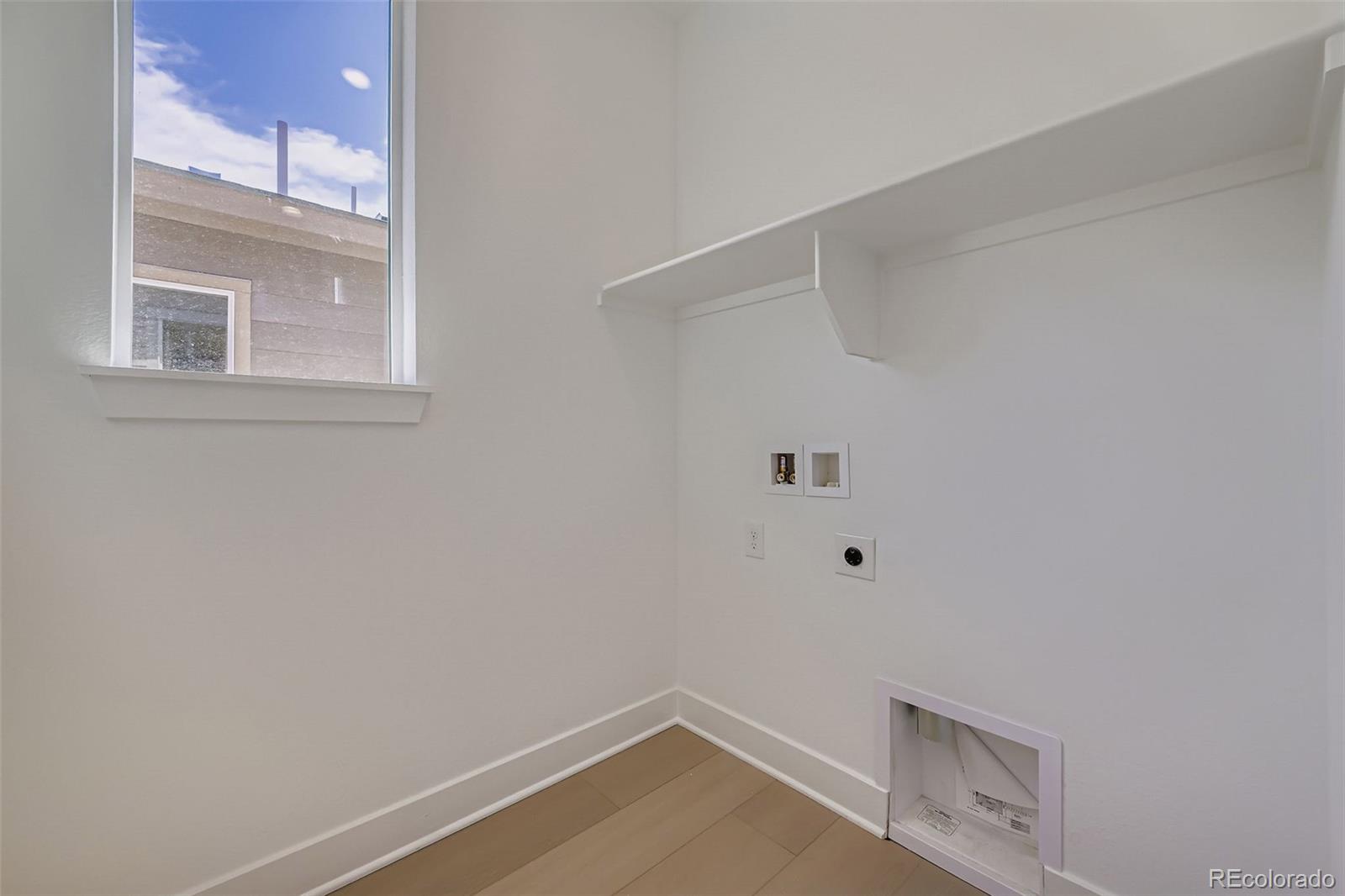 Aurora, Colorado, 80019, United States, 4 Bedrooms Bedrooms, ,3 BathroomsBathrooms,Residential,For Sale,1958574