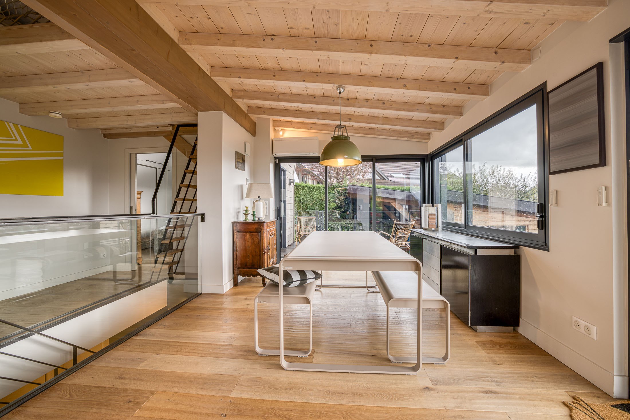  A contemporary, light-filled property offering breathtaking views over Lake Ann… - 物件實景