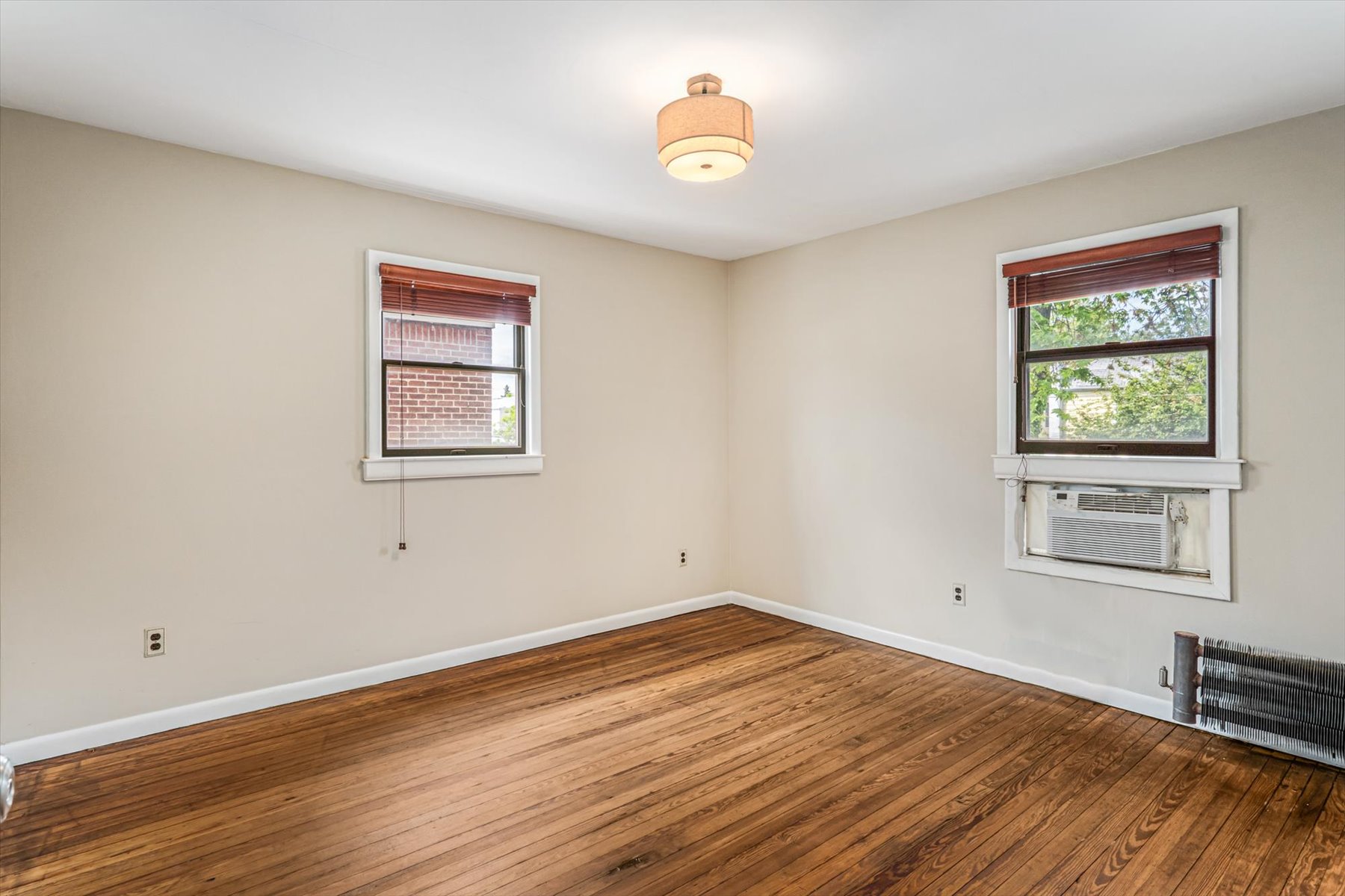  90-43 70th Drive, Forest Hills, NY, 11375 - 物件實景