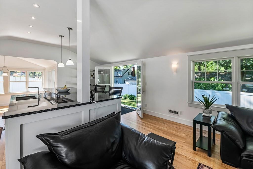 Hamilton, Massachusetts, 01982, United States, 2 Bedrooms Bedrooms, ,1 BathroomBathrooms,Residential,For Sale,1921936