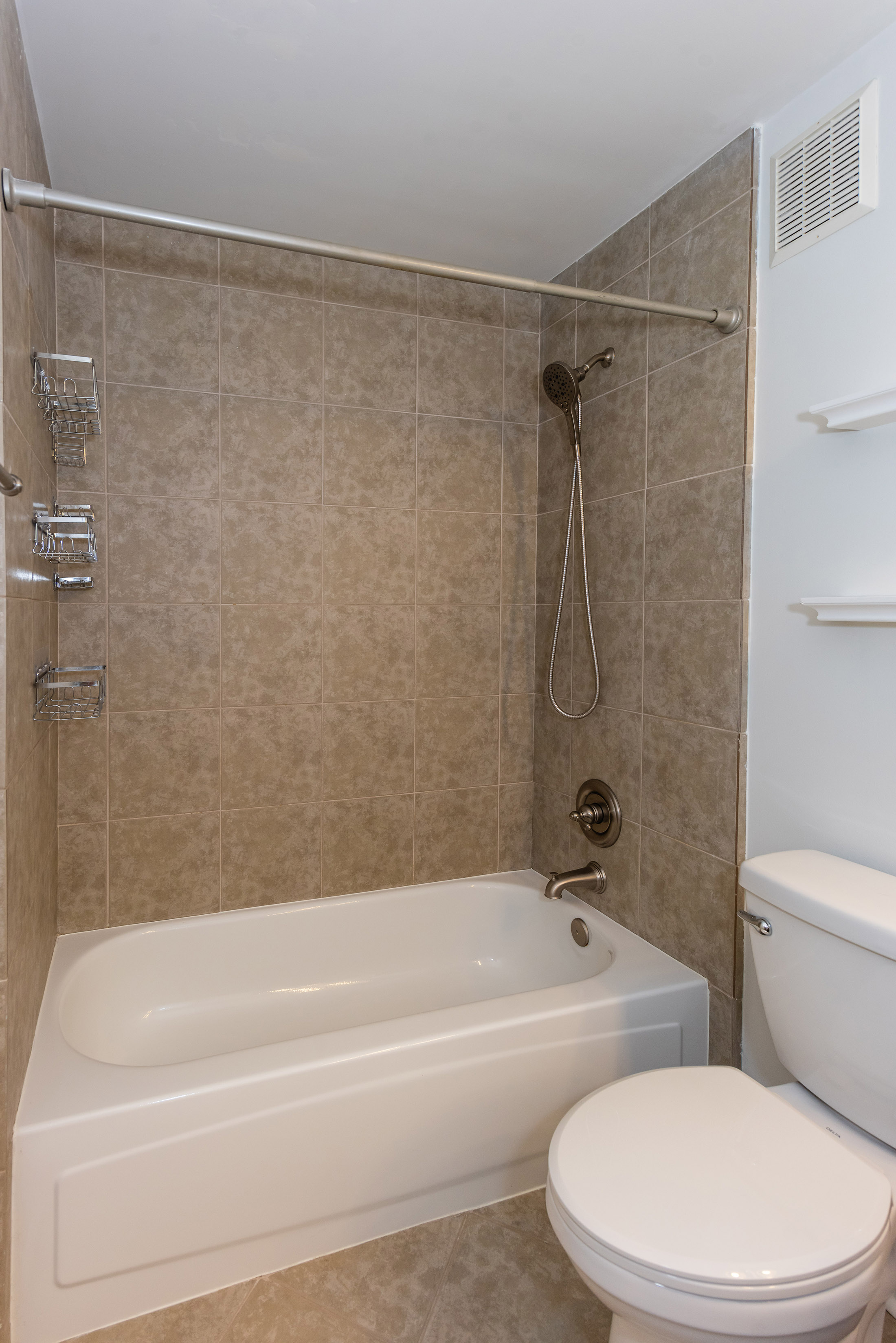  Spacious Corner Unit Condo in Resort-Style Community - 物件實景