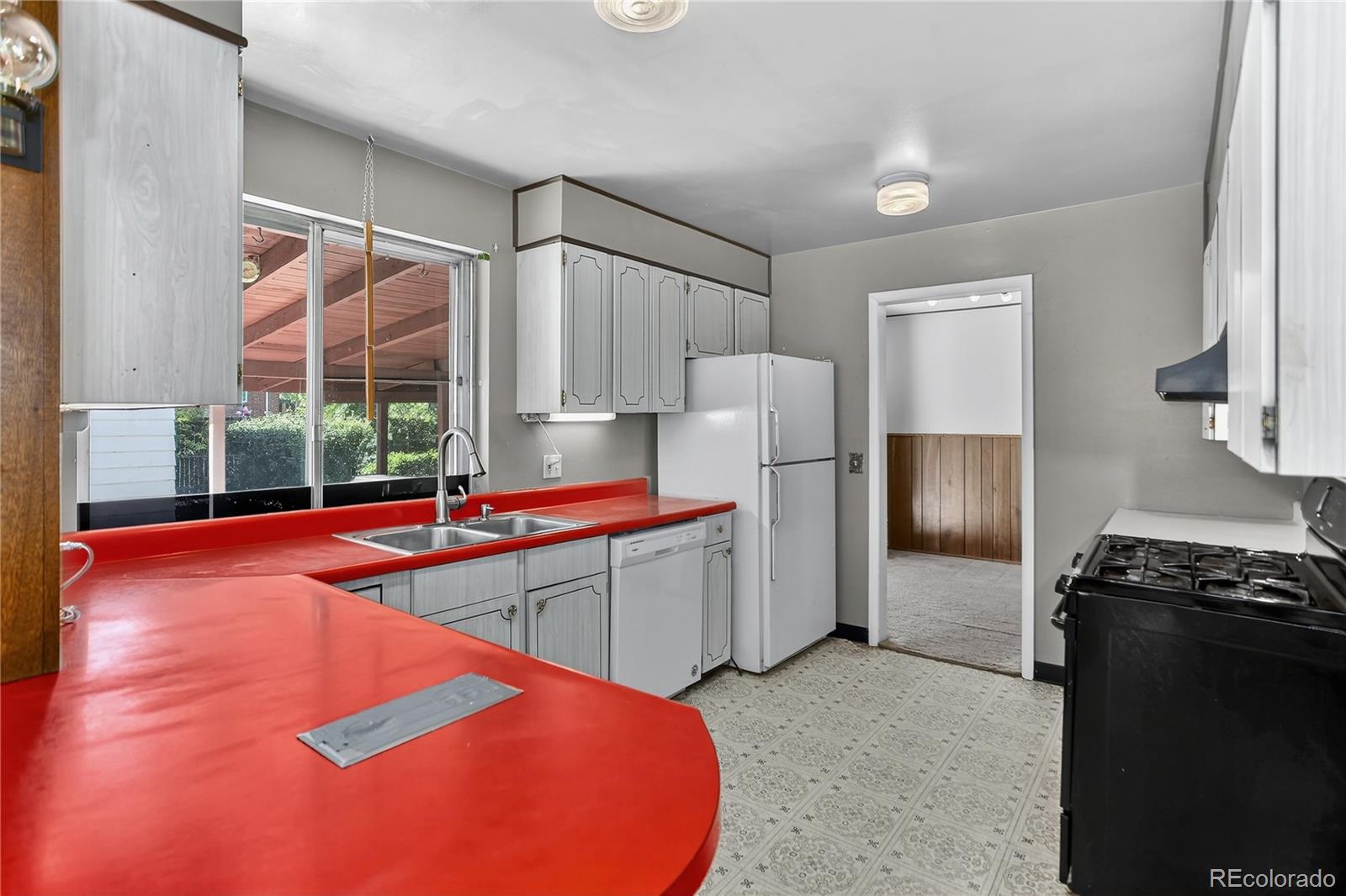 Arvada, Colorado, 80004, United States, 3 Bedrooms Bedrooms, ,1 BathroomBathrooms,Residential,For Sale,1960914