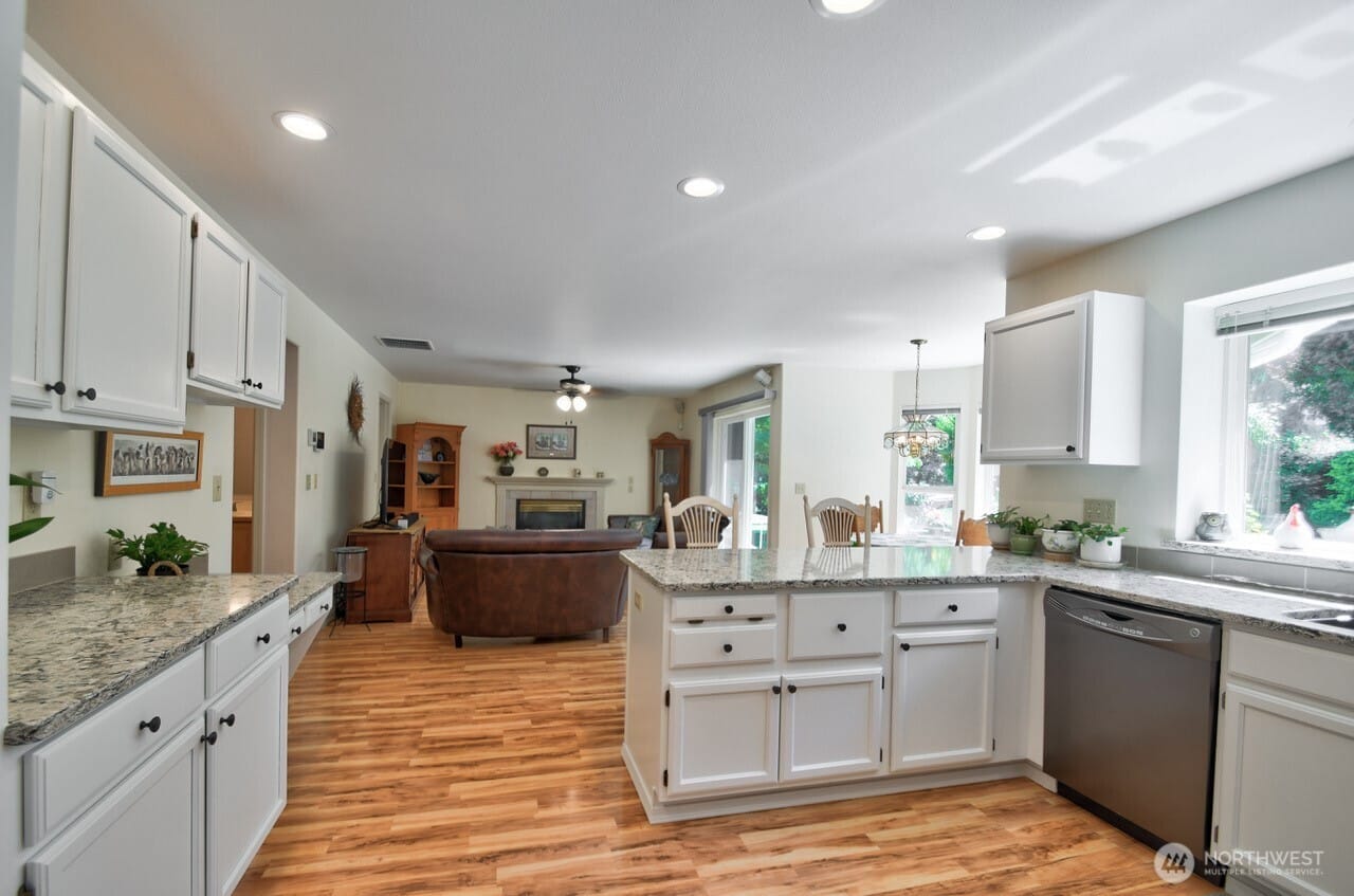 Olympia, Washington, 98516, United States, 3 Bedrooms Bedrooms, ,3 BathroomsBathrooms,Residential,For Sale,1917229