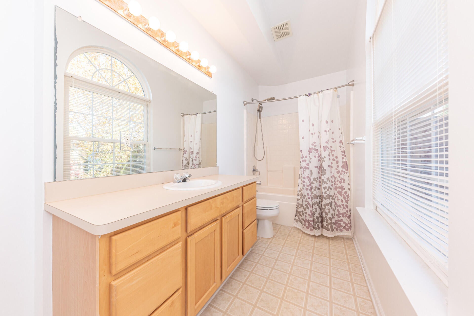 Ann Arbor, Michigan, 48103, United States, 4 Bedrooms Bedrooms, ,3 BathroomsBathrooms,Residential,For Sale,1991592