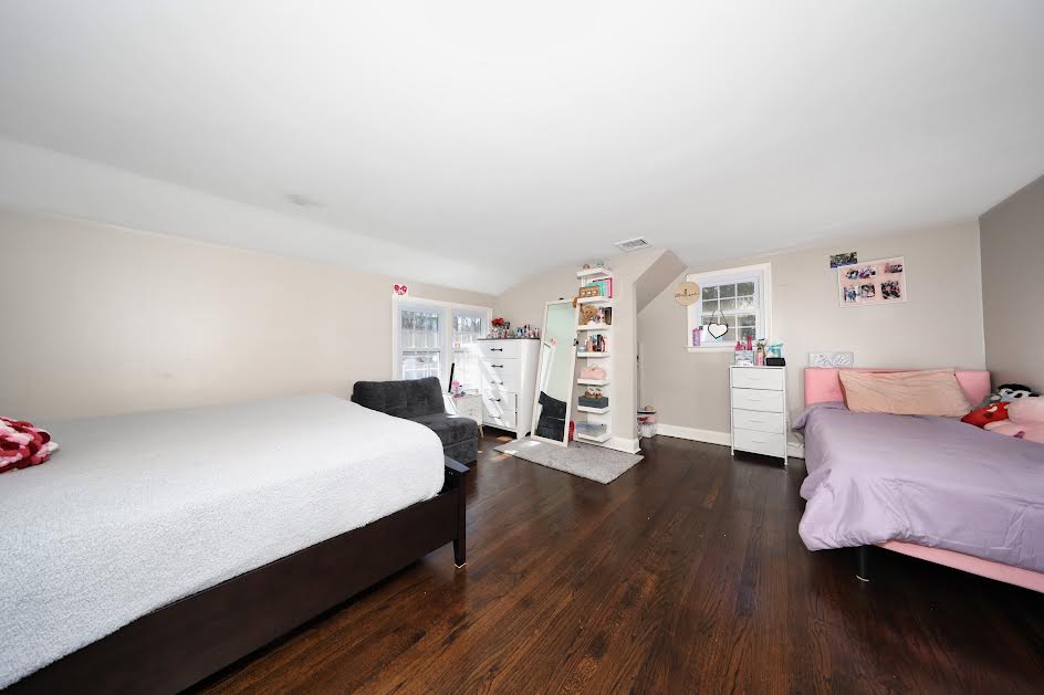 Farmington, Connecticut, 06032, United States, 4 Bedrooms Bedrooms, ,3 BathroomsBathrooms,Residential,For Sale,1974620