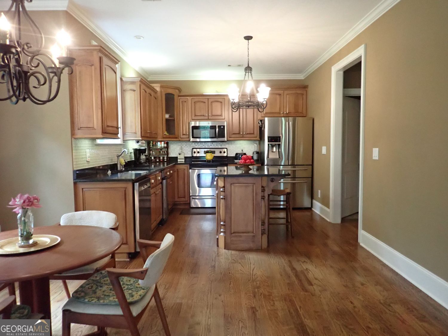 Barnesville, Georgia, 30204, United States, 2 Bedrooms Bedrooms, ,3 BathroomsBathrooms,Residential,For Sale,1910372