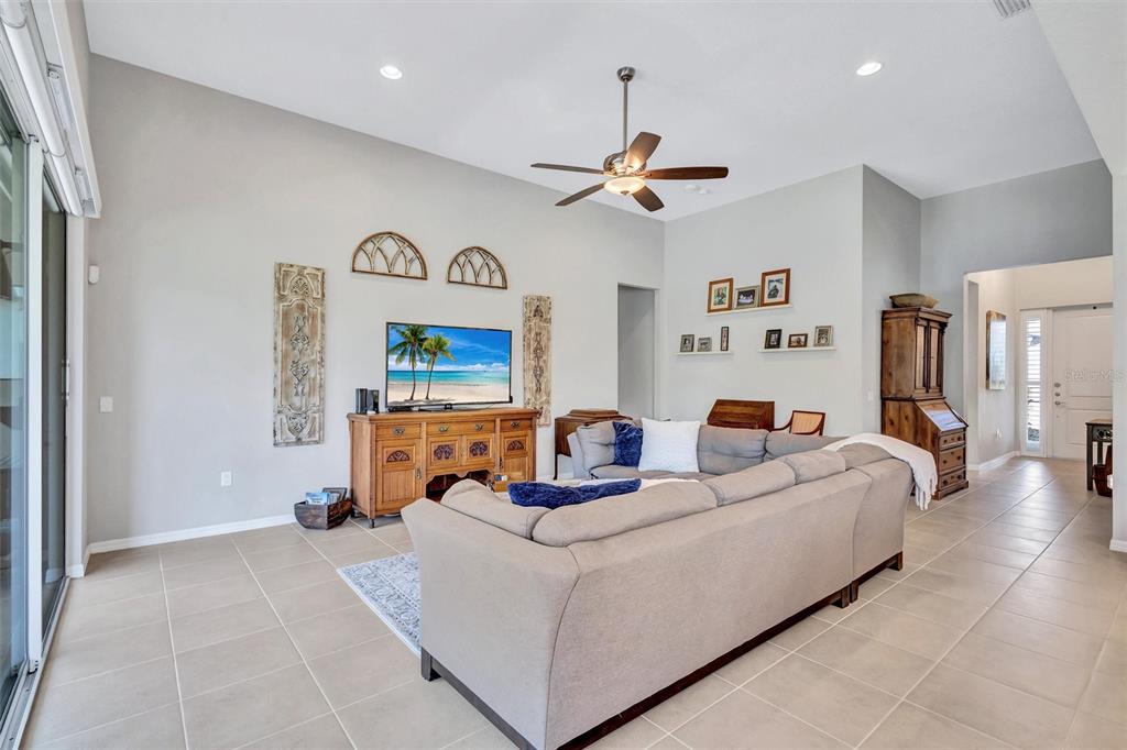 Bradenton, Florida, 34212, United States, 2 Bedrooms Bedrooms, ,2 BathroomsBathrooms,Residential,For Sale,1891618