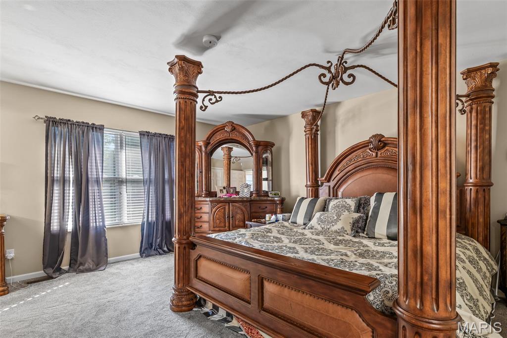 Farmington, Missouri, 63640, United States, 3 Bedrooms Bedrooms, ,3 BathroomsBathrooms,Residential,For Sale,1942281