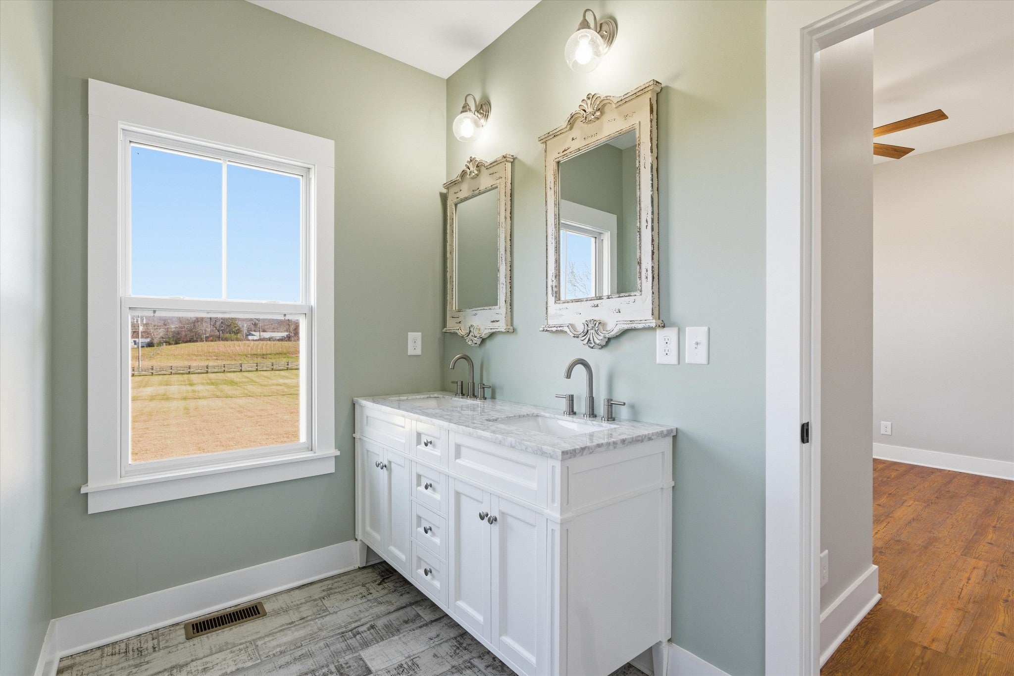 McMinnville, Tennessee, 37110, United States, 3 Bedrooms Bedrooms, ,2 BathroomsBathrooms,Residential,For Sale,2006562