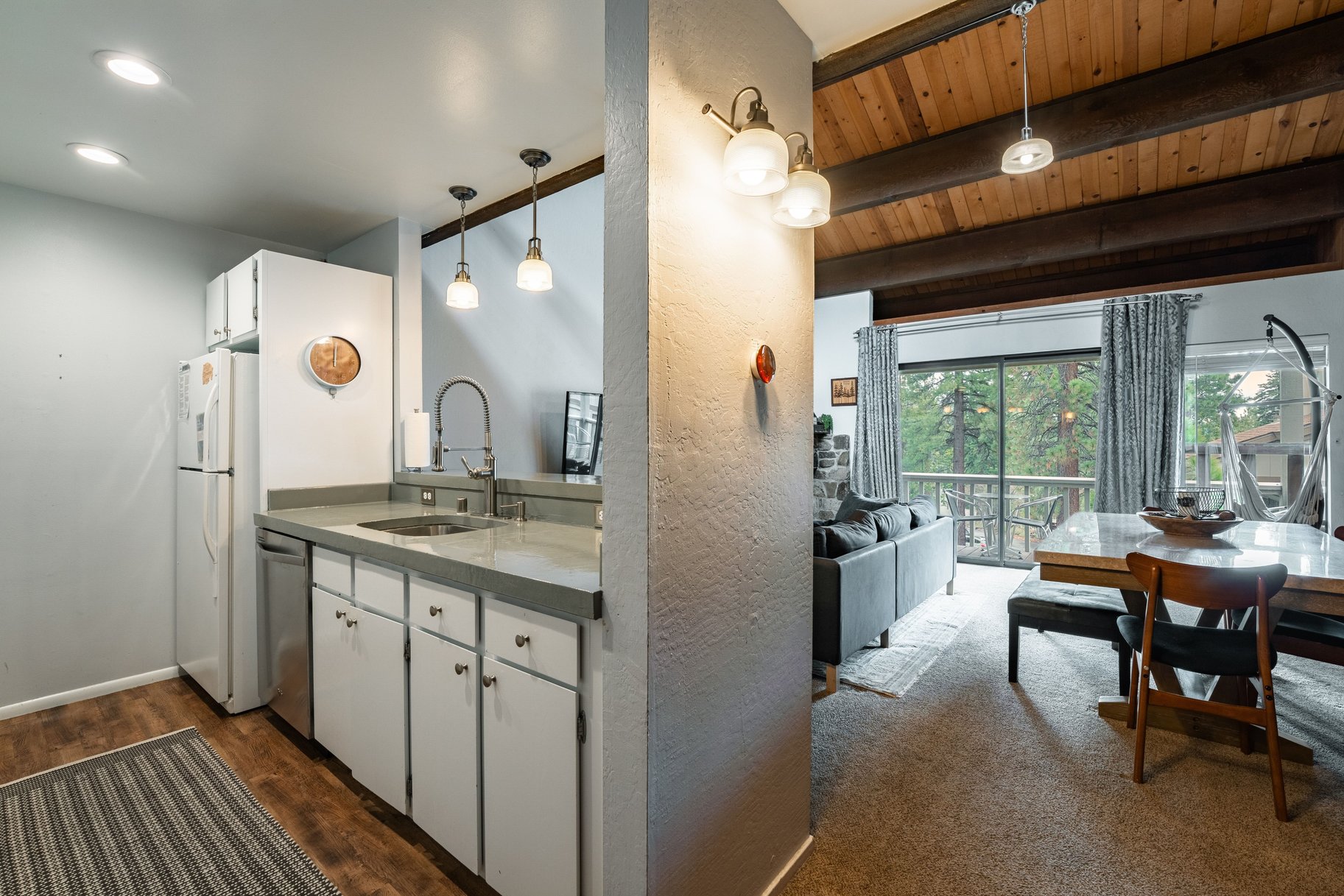  Sunny 3 Bedroom Unit plus Loft with Amenities - 物件實景