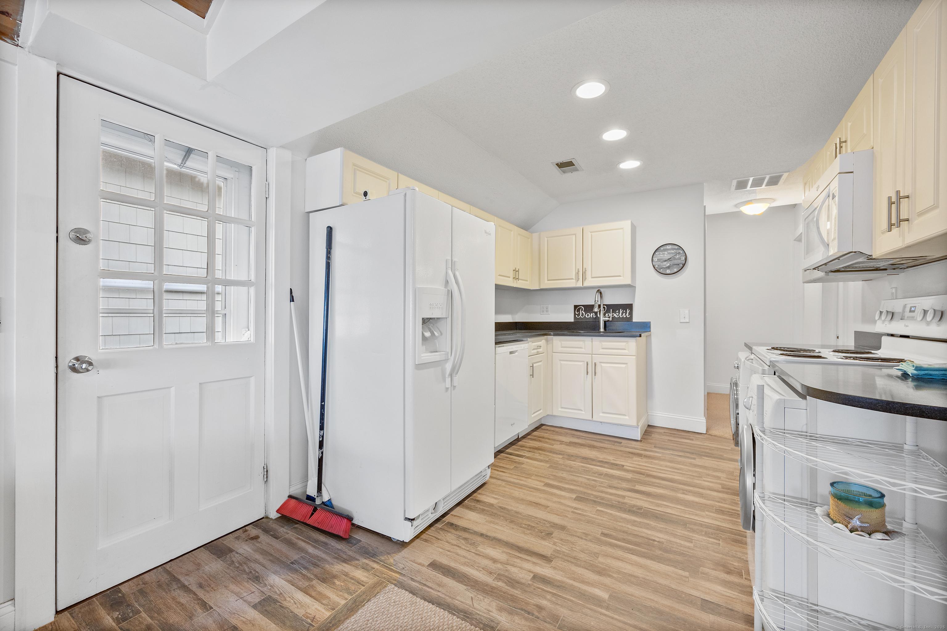 Old Saybrook, Connecticut, 06475, United States, 3 Bedrooms Bedrooms, ,1 BathroomBathrooms,Residential,For Sale,1920578