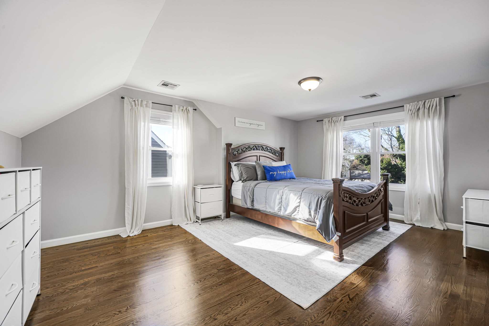 Union, New Jersey, 07073, United States, 3 Bedrooms Bedrooms, ,2 BathroomsBathrooms,Residential,For Sale,2012032