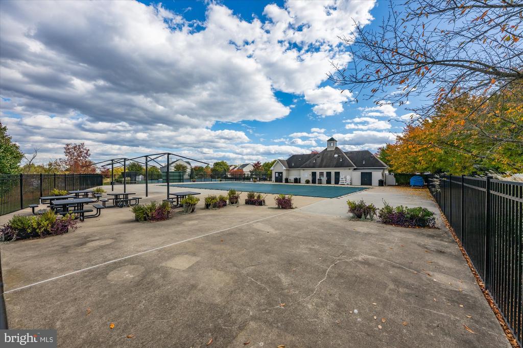 Leesburg, Virginia, 20175, United States, 5 Bedrooms Bedrooms, ,4 BathroomsBathrooms,Residential,For Sale,1987401