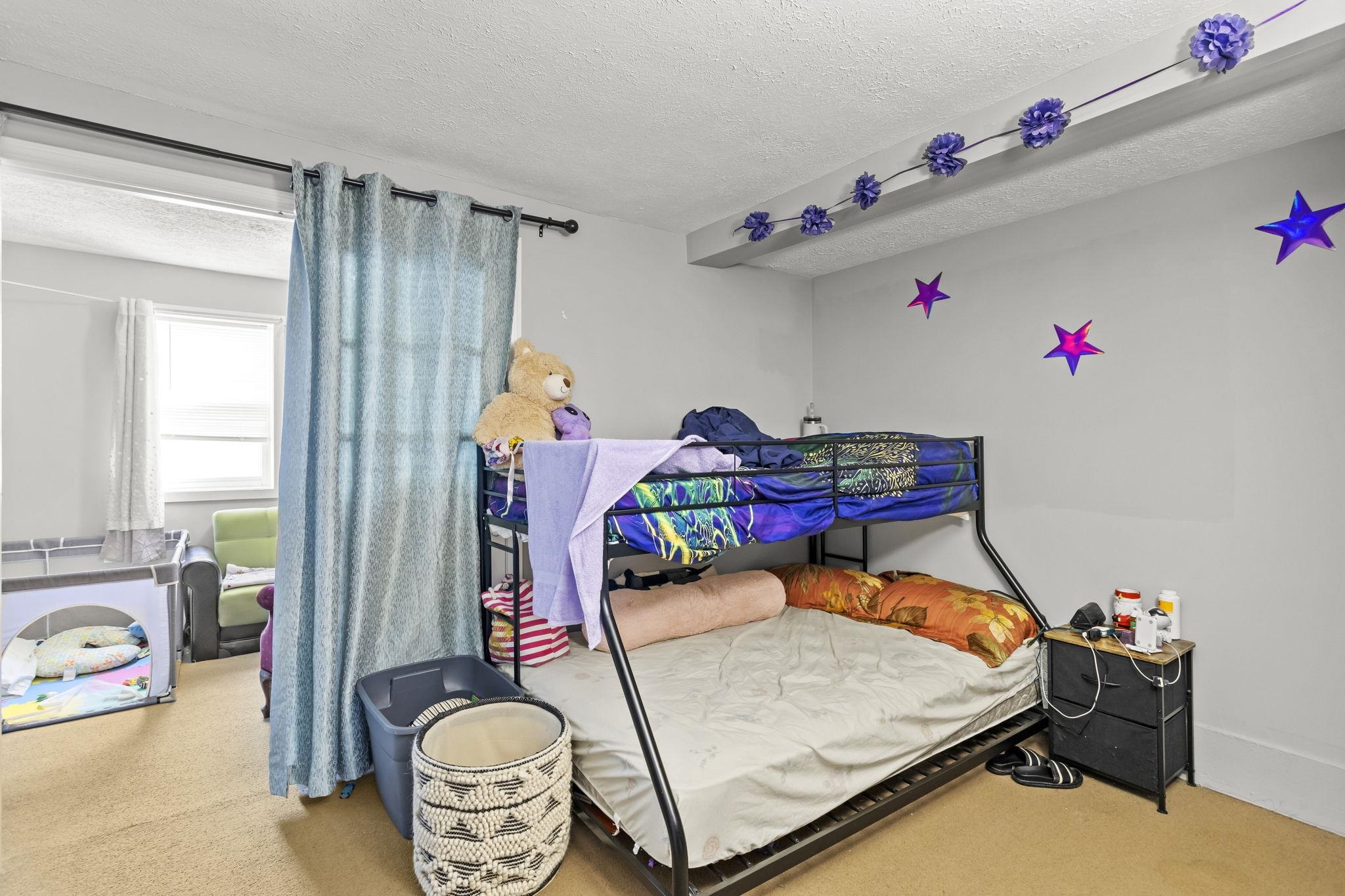 Manchester, New Hampshire, 03103, United States, ,3 BathroomsBathrooms,Residential,For Sale,1979681