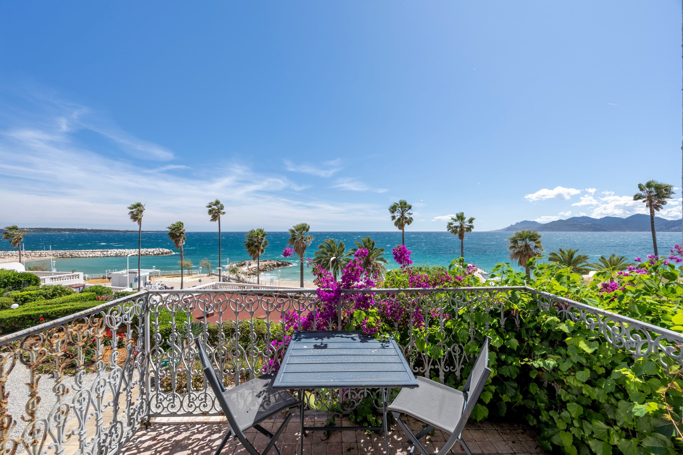  Cannes, An exceptional apartment with beautiful volumes facing the sea with pan… - 物件實景