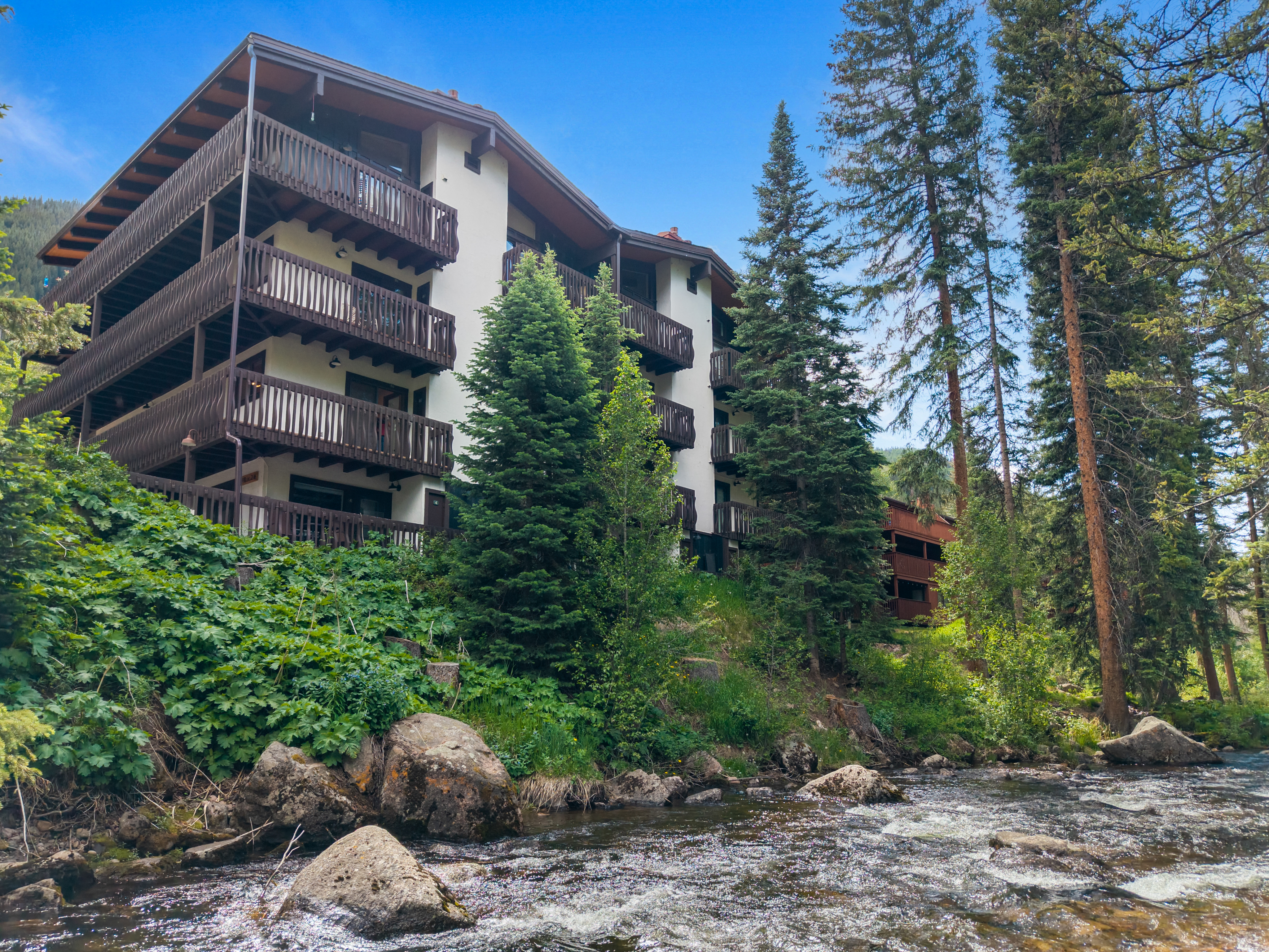  Located a Sweeping Bend of Gore Creek with Resort-Style Amenities - 物件實景