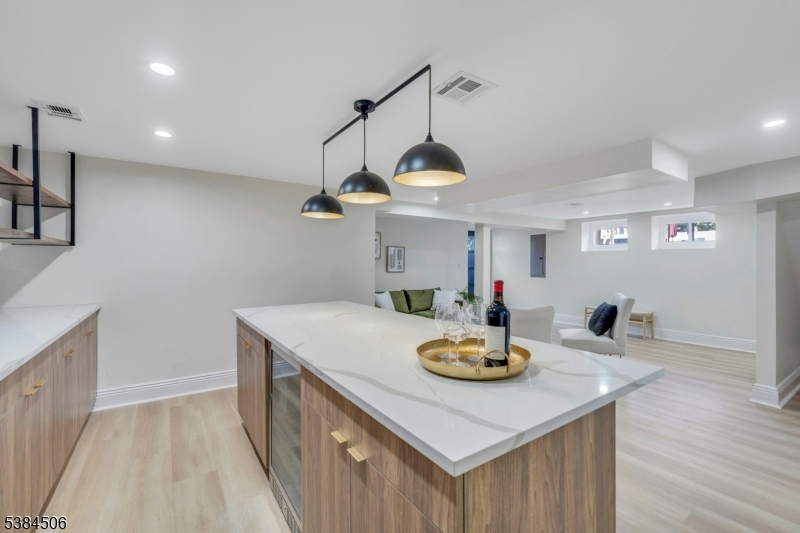 Montclair Twp., New Jersey, 07042, United States, 6 Bedrooms Bedrooms, ,5 BathroomsBathrooms,Residential,For Sale,1947111