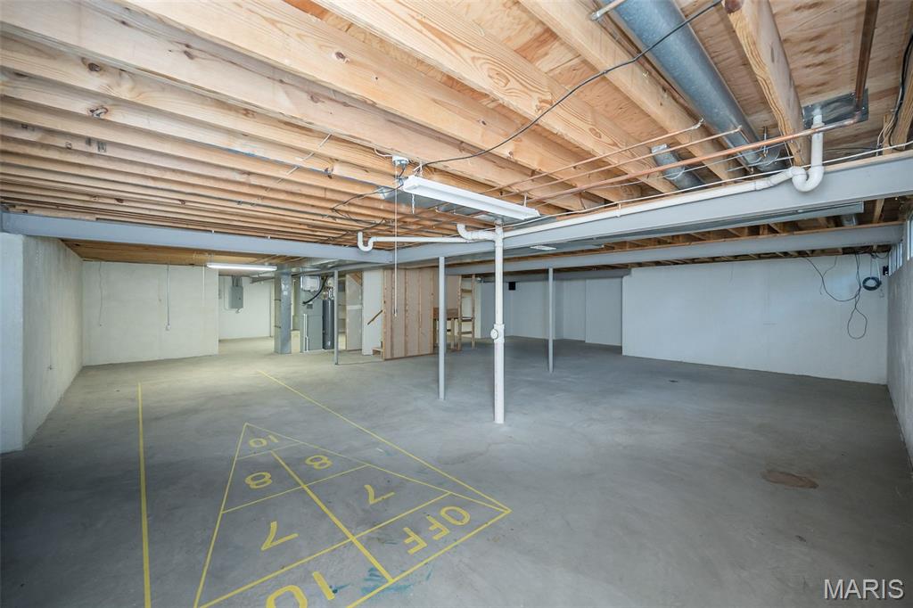 Chesterfield, Missouri, 63005, United States, 4 Bedrooms Bedrooms, ,3 BathroomsBathrooms,Residential,For Sale,1989616